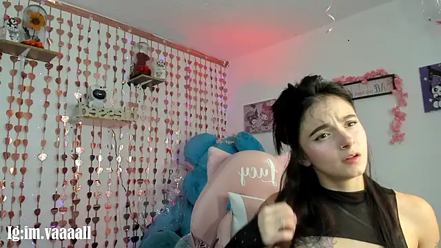 Snapshot of lucyy_tay chatting on 11.27.25 lucyy tay online show from 11.27.25