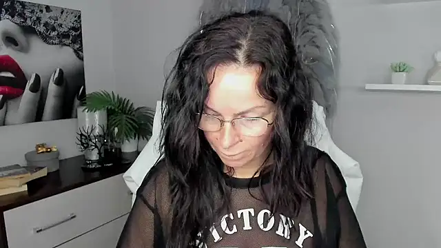 HelenLuxx online show from 01.25.25