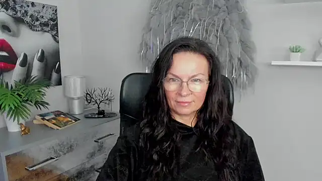 HelenLuxx online show from 01.28.25