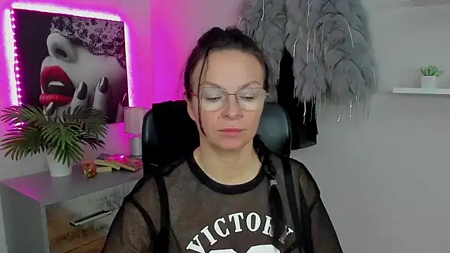 HelenLuxx online show from 01.31.25