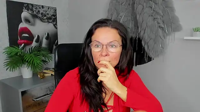 HelenLuxx online show from 02.11.25