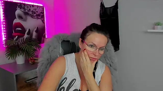 HelenLuxx online show from 02.13.25