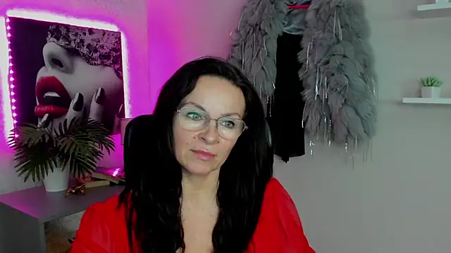 HelenLuxx online show from 02.14.25