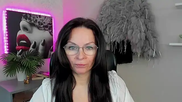 HelenLuxx online show from 03.03.25