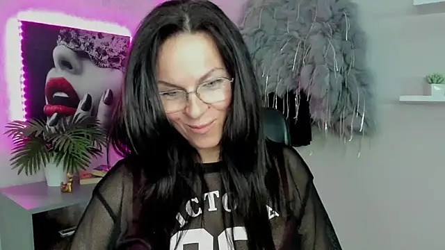 HelenLuxx online show from 03.04.25