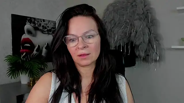 HelenLuxx online show from 03.07.25