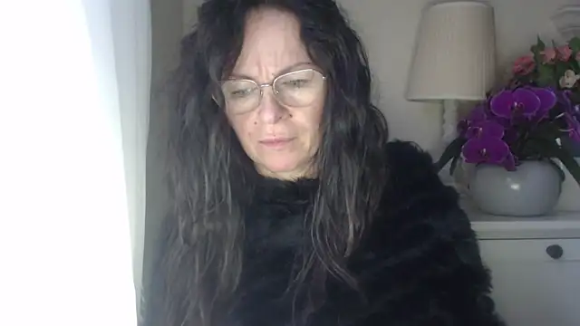 HelenLuxx online show from 10.24.25