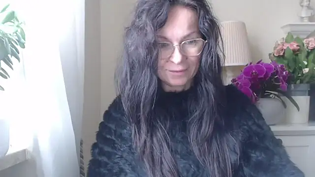 HelenLuxx online show from 10.27.25