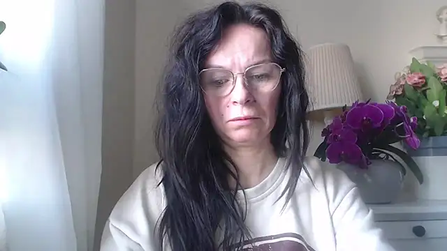 HelenLuxx online show from 10.29.25