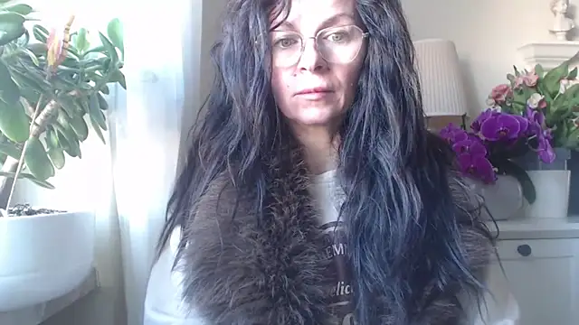 HelenLuxx online show from 11.06.25