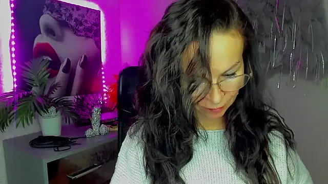 HelenLuxx online show from 02.13.26