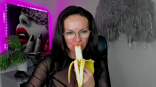 HelenLuxx online show from 03.25.26