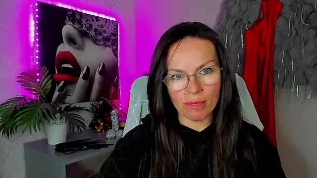 Snapshot of HelenLuxx chatting on 04.29.26 HelenLuxx online show from 04.29.26