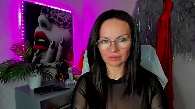Snapshot of HelenLuxx chatting on 04.29.26 HelenLuxx online show from 04.29.26