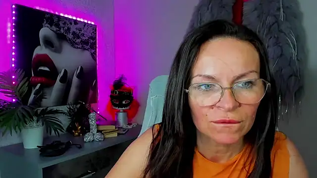 Snapshot of HelenLuxx chatting on 05.11.26 HelenLuxx online show from 05.11.26