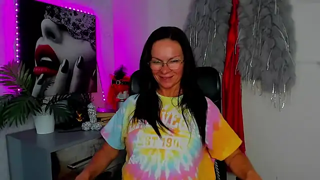 Snapshot of HelenLuxx chatting on 06.02.26 HelenLuxx online show from 06.02.26