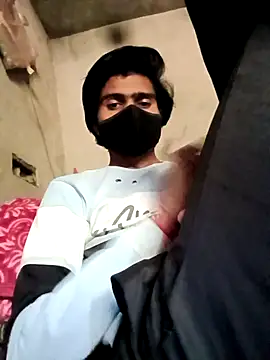 Snapshot of Yasha_14C_Creator chatting on 11.10.25 Yasha 14C Creator online show from 11.10.25