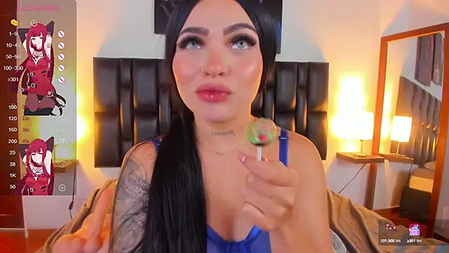 Snapshot of NicoleRouss chatting on 01.08.25 NicoleRouss online show from 01.08.25