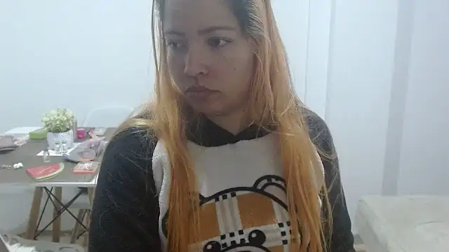 Snapshot of THEBOSSLARA chatting on 07.10.26 THEBOSSLARA online show from 07.10.26