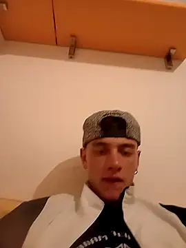 Snapshot of Gibboto chatting on 09.24.25 Gibboto online show from 09.24.25