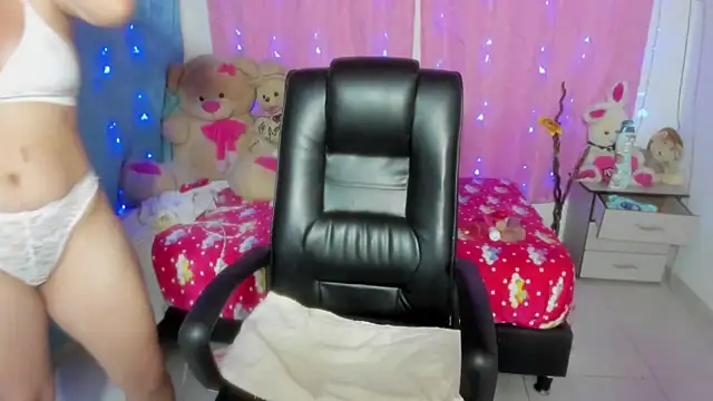 Snapshot of Dana_Jeins chatting on 12.05.25 Dana Jeins online show from 12.05.25