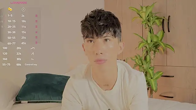 Snapshot of FabianPriince chatting on 10.02.25 FabianPriince online show from 10.02.25