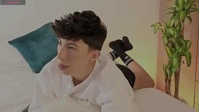 Snapshot of FabianPriince chatting on 10.25.25 FabianPriince online show from 10.25.25