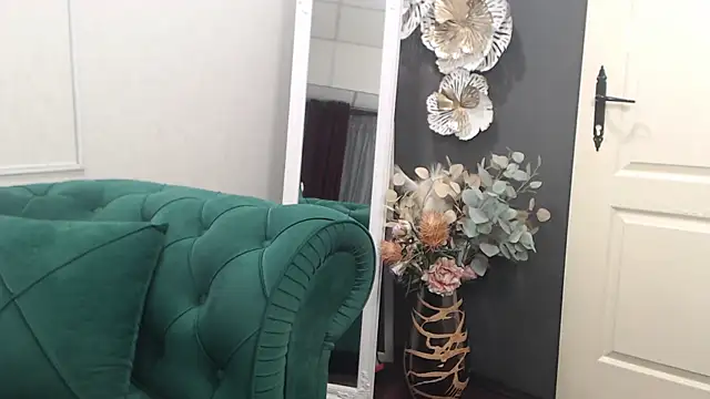 BustyAllyy online show from 04.12.26