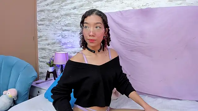 Snapshot of nya_ah chatting on 01.08.25 nya ah online show from 01.08.25