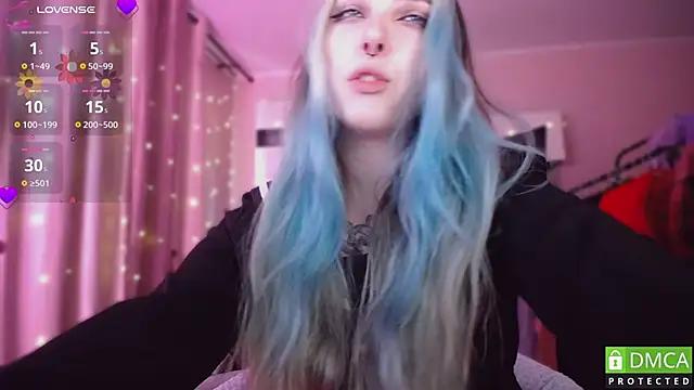 Snapshot of JustMeowGirl chatting on 04.24.26 JustMeowGirl online show from 04.24.26