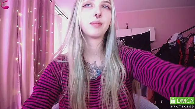 Snapshot of JustMeowGirl chatting on 05.16.26 JustMeowGirl online show from 05.16.26