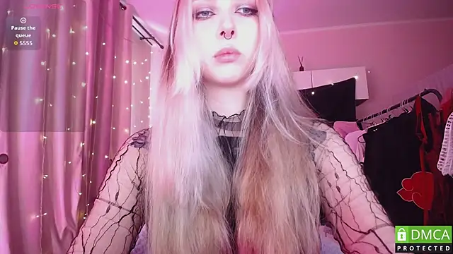 Snapshot of JustMeowGirl chatting on 06.15.26 JustMeowGirl online show from 06.15.26