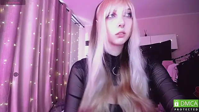 Snapshot of JustMeowGirl chatting on 06.20.26 JustMeowGirl online show from 06.20.26