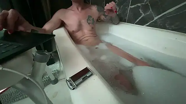 Snapshot of sissysylvia chatting on 02.11.25 sissysylvia online show from 02.11.25