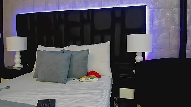 MiaSweeths online show from 01.23.25