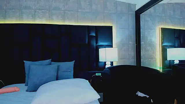 MiaSweeths online show from 02.24.25