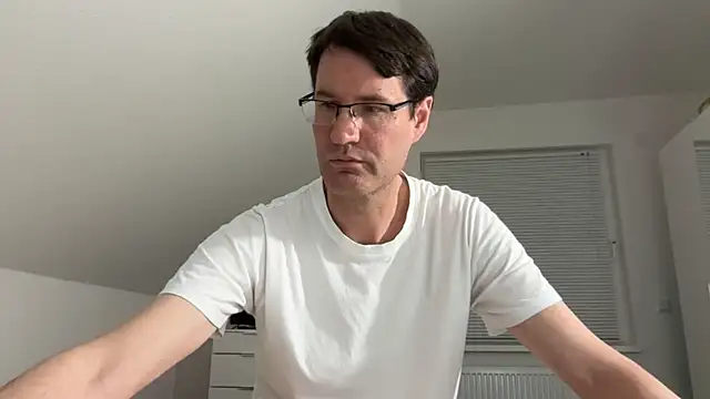 Snapshot of zxzx_cam1 chatting on 04.24.26 zxzx cam1 online show from 04.24.26