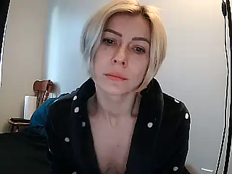 Snapshot of anechka1 chatting on 12.19.24 anechka1 online show from 12.19.24