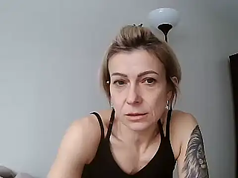 Snapshot of anechka1 chatting on 01.13.25 anechka1 online show from 01.13.25