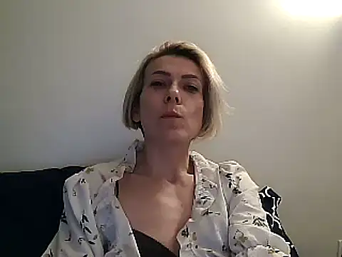 Snapshot of anechka1 chatting on 02.17.25 anechka1 online show from 02.17.25