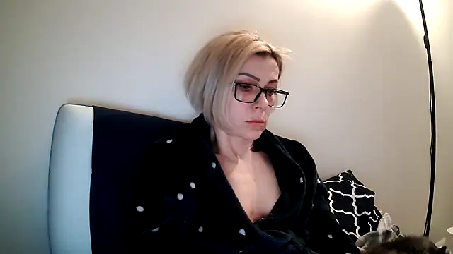 Snapshot of anechka1 chatting on 02.26.25 anechka1 online show from 02.26.25