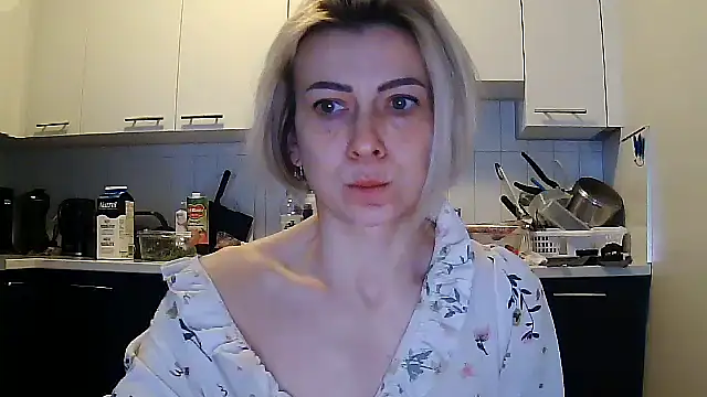 Snapshot of anechka1 chatting on 02.26.25 anechka1 online show from 02.26.25