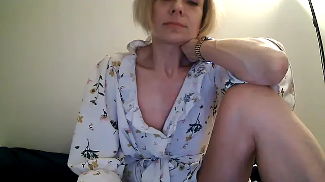 Snapshot of anechka1 chatting on 02.26.25 anechka1 online show from 02.26.25