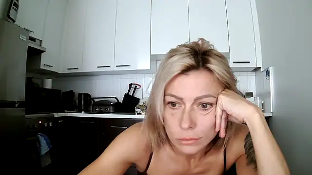 Snapshot of anechka1 chatting on 10.04.25 anechka1 online show from 10.04.25