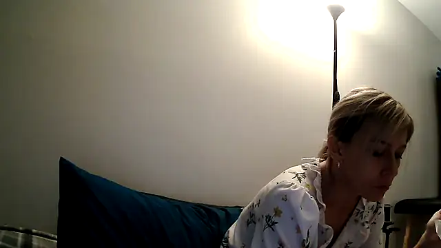 Snapshot of anechka1 chatting on 10.26.25 anechka1 online show from 10.26.25