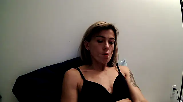 Snapshot of anechka1 chatting on 11.22.25 anechka1 online show from 11.22.25