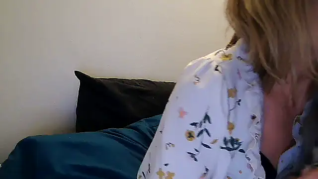 Snapshot of anechka1 chatting on 01.06.26 anechka1 online show from 01.06.26