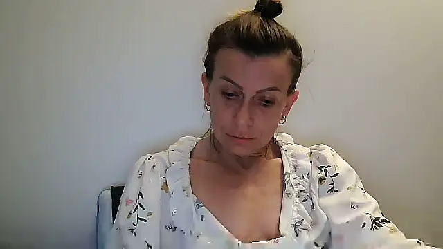 Snapshot of anechka1 chatting on 07.13.26 anechka1 online show from 07.13.26