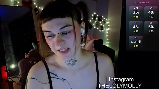 Snapshot of LolyMolli chatting on 12.25.24 LolyMolli online show from 12.25.24