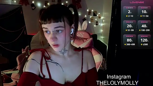 Snapshot of LolyMolli chatting on 12.30.24 LolyMolli online show from 12.30.24